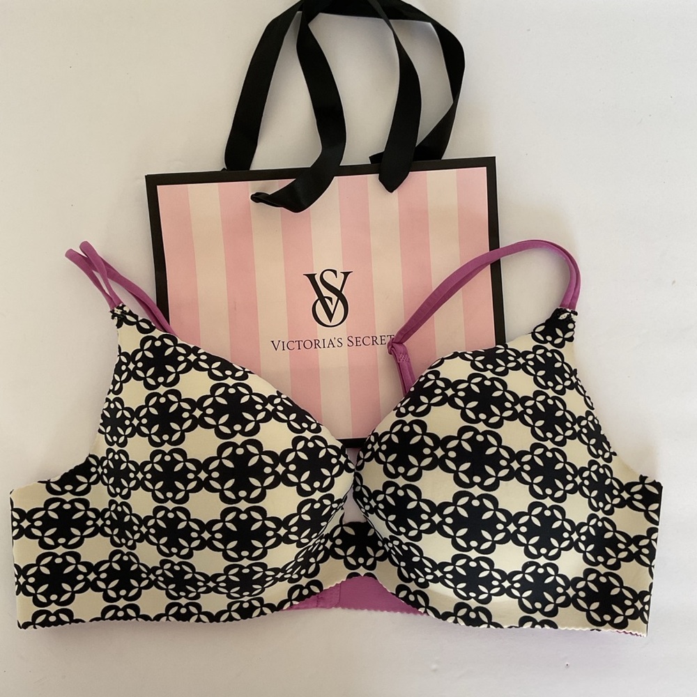 Victorias Secret Wireless Angels Secret Embrace Push Up Bra Size 36B